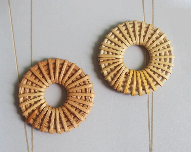 4pcs Natural Rattan Wood Earring Hoops,40MM Round Wooden Charms Handwoven Circle Findings Woven Boho Jewelry Making Blanks