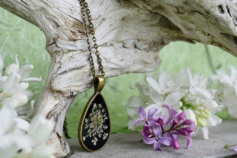 Real Dried Queen Annes Lace Teardrop Pendant Necklace | Boho Wedding Bridesmaid Gift Antique Bronze Real Pressed Flower Resin Jewelry