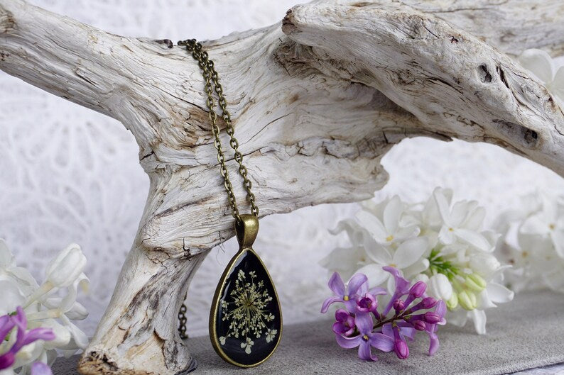 Real Dried Queen Annes Lace Teardrop Pendant Necklace | Boho Wedding Bridesmaid Gift Antique Bronze Real Pressed Flower Resin Jewelry