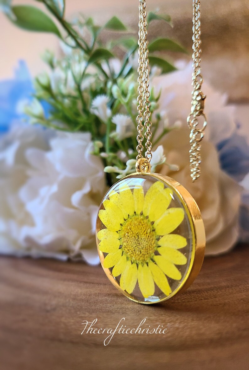 Daisy Necklace-Pressed Flower Jewelry-Flower Jewelry-Real Flower Necklace-Nature Jewelry-Botanical Jewelry-Spring Jewelry-April Birth Jewelr