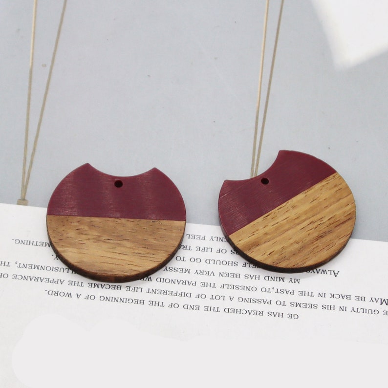 4pcs Epoxy Resin Pendants, Semi Translucent Red Resin Findings, Wood and Resin Pendant, Color Blocked, Large Round Charm