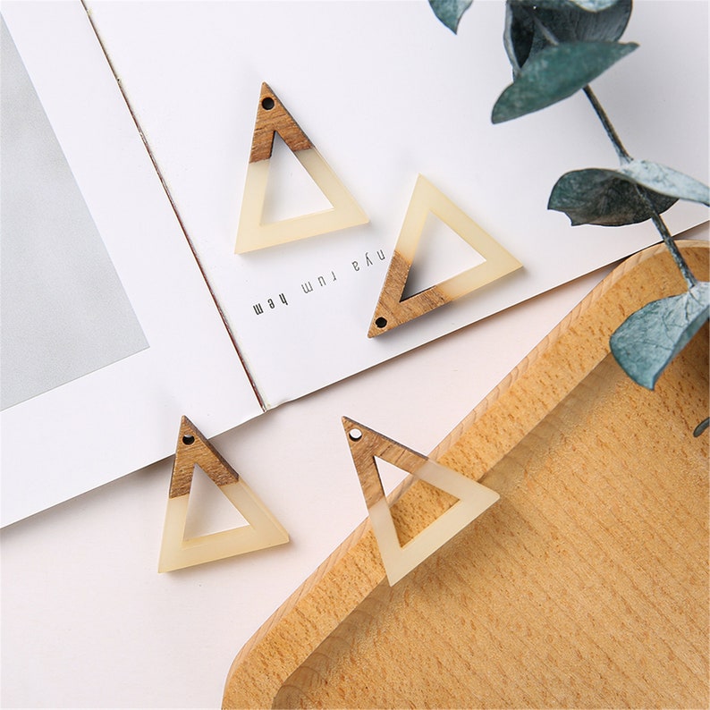 4pcs Epoxy Resin Pendants, Triangle Translucent White Resin Findings, Wood and Resin Pendant, Color Blocked, Large Round Charm