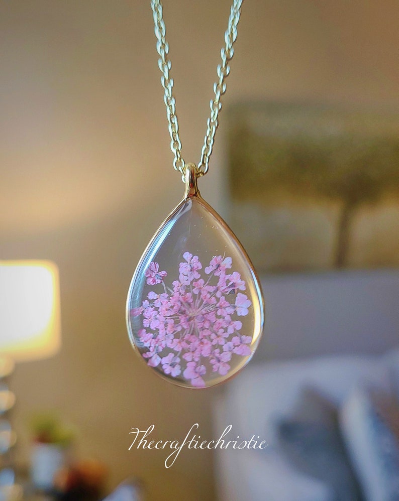 Queen Anne's Lace Gold Necklace,Pressed Flower Jewelry,Real Flower Necklace,Nature Jewelry,Resin Flower Necklace,Gift for Mom-Pink Necklace