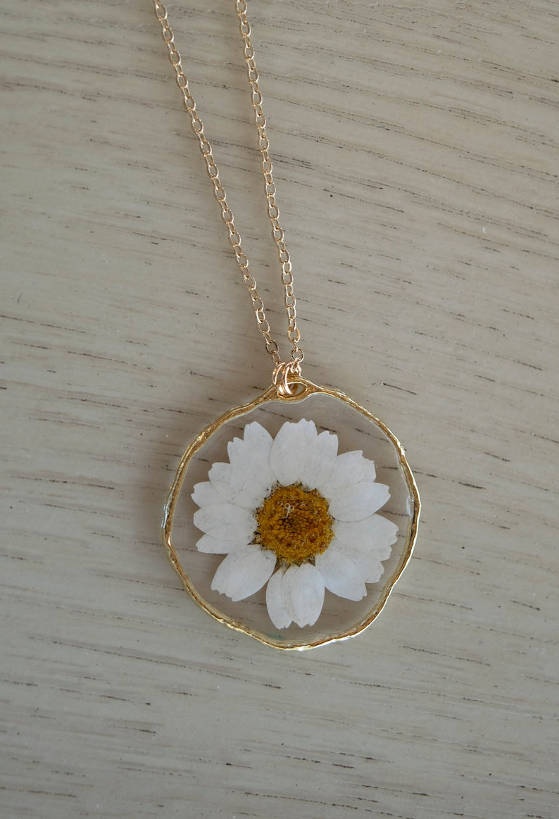 Real Flower Necklace/ Real Daisy Necklace / Botanical Jewelry / Flower Resin Necklace / Nature Necklace / Pressed Flower / Daisy Flower