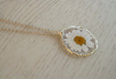 Real Flower Necklace/ Real Daisy Necklace / Botanical Jewelry / Flower Resin Necklace / Nature Necklace / Pressed Flower / Daisy Flower