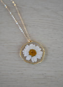 Real Flower Necklace/ Real Daisy Necklace / Botanical Jewelry / Flower Resin Necklace / Nature Necklace / Pressed Flower / Daisy Flower