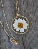 Real Flower Necklace/ Real Daisy Necklace / Botanical Jewelry / Flower Resin Necklace / Nature Necklace / Pressed Flower / Daisy Flower