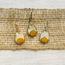 Pressed Flower Daisy Earrings, Resin Earrings, Resin Jewelry, Pressed Flower Jewelry, Gold Flake Resin Earrings, Epoxy Resin Jewelry