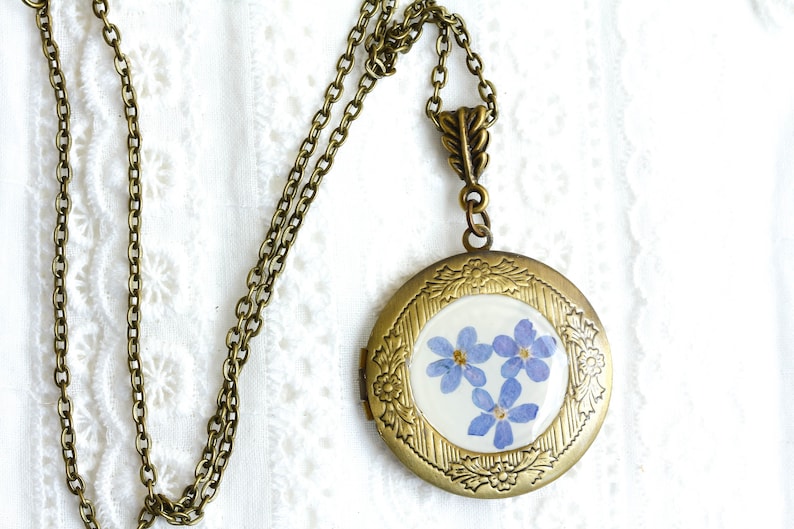 Photo Locket with real flower, forget me not necklace, unique gifts, antique Locket, nature Jewelry, girlfriend gifts, mother, Valentine