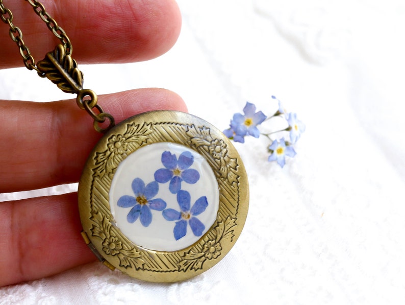 Photo Locket with real flower, forget me not necklace, unique gifts, antique Locket, nature Jewelry, girlfriend gifts, mother, Valentine