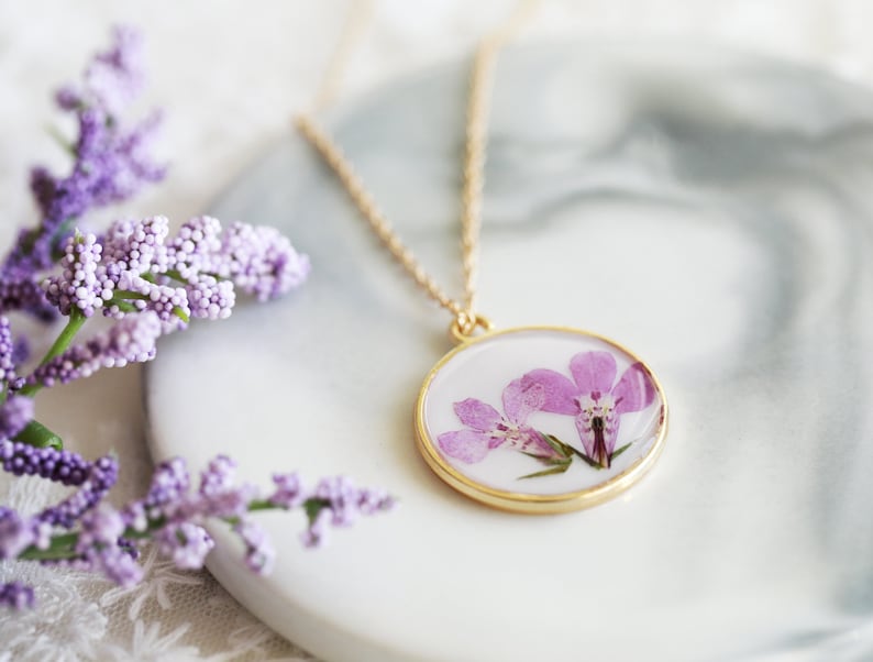 Handmade Pressed Pink Flower Resin Round Pendant Necklace| Real Flower Necklace Mother's Day Gift