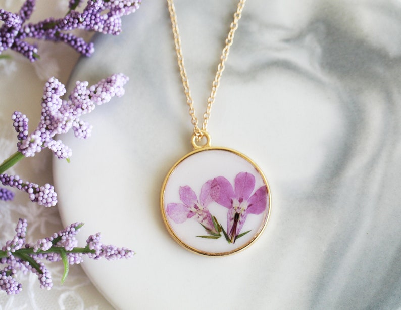 Handmade Pressed Pink Flower Resin Round Pendant Necklace| Real Flower Necklace Mother's Day Gift