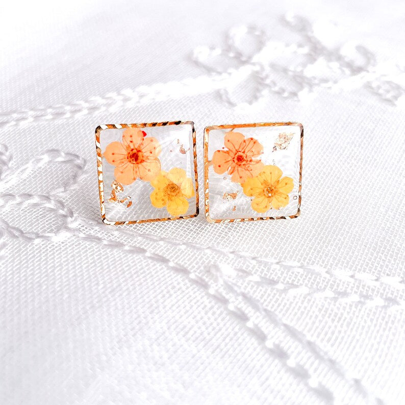 Handmade Round Circle Stud Earrings with Real Pressed Flowers, Yellow, Orange Flowers, Botanical Earrings, Unique, Gifts for her