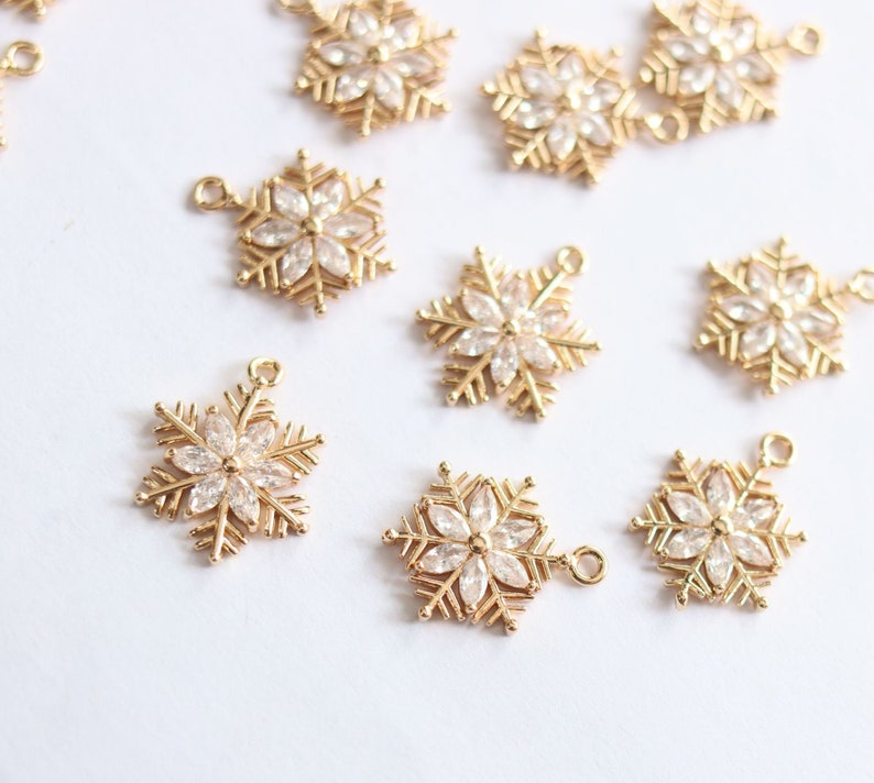 10PCS Gold Plated Cubic Zirconia Snowflake Charms,CZ Pave Flower Pendant, Snowflake Rhinestone Charm, diy Jewelry Making