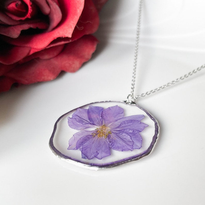 Stainless Steel Necklace with Resin Pendant and Larkspur Flower, Adjustable Necklace, Maxi Necklace, Nature Necklace, Botanical Jewelry