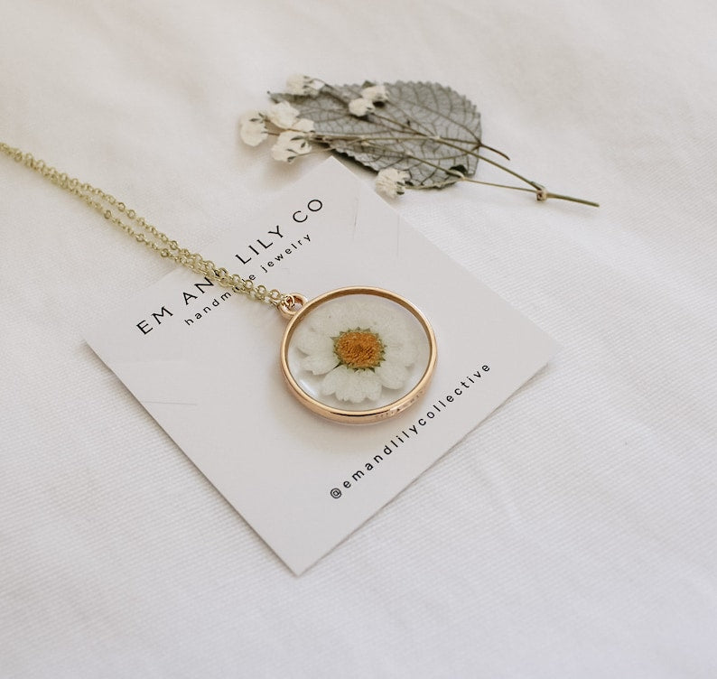 Daisy Pressed Wildflower Necklace | Resin Necklace | Dried Wildflowers | Handmade | Pendant | Vintage | Real Flower | April Birth Month