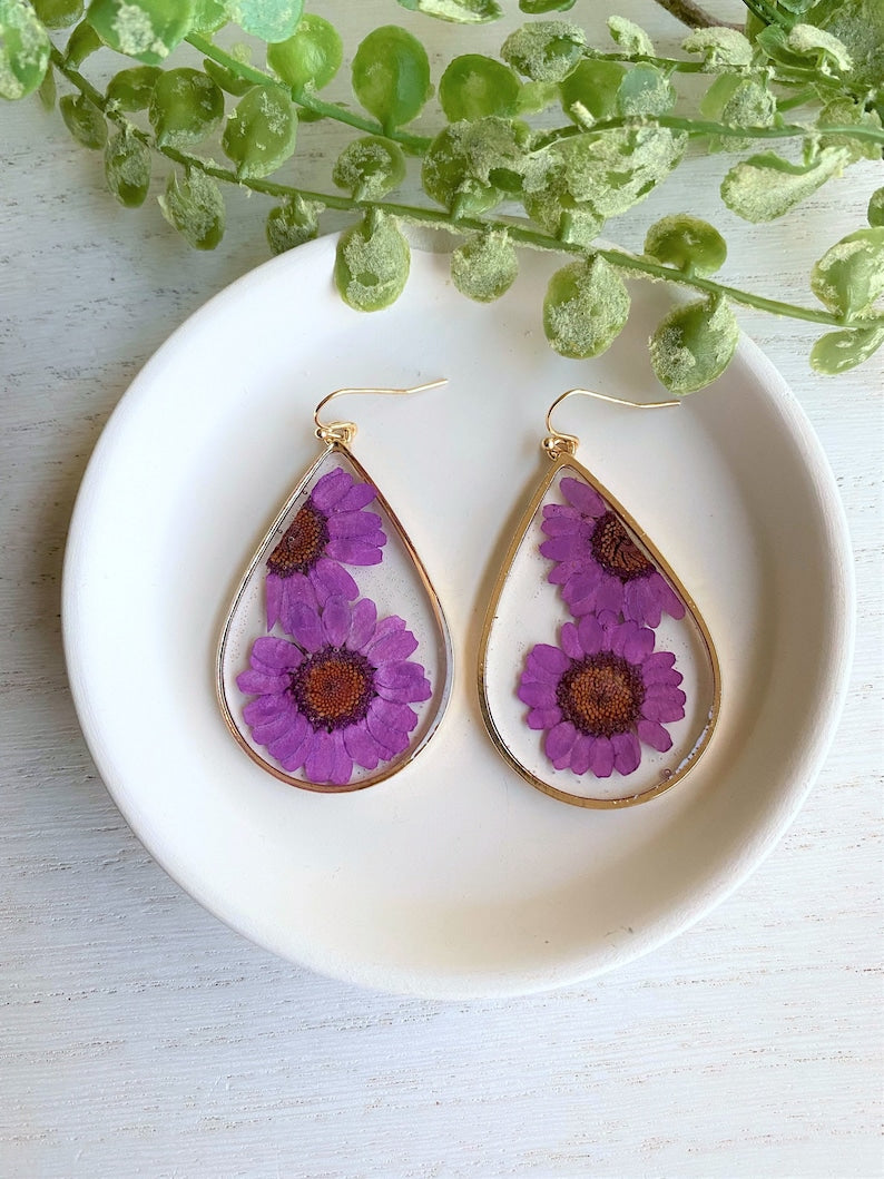 Large Daisy Pressed Flower Earrings | Dry White Flower Teardrop Earrings | Resin Floral Dangle | Real Dried Flower Daisy Drop Earrings