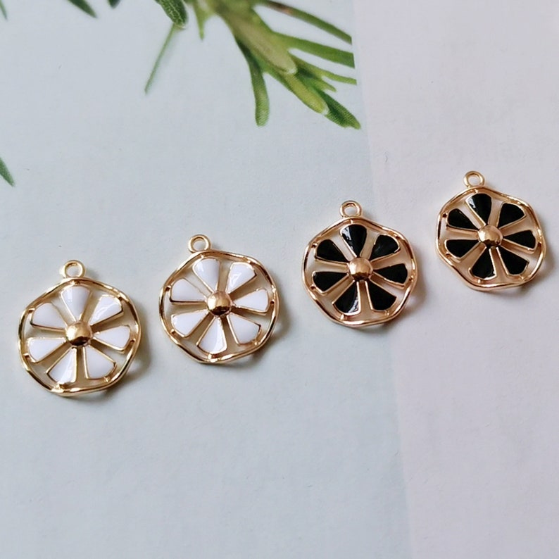 6pcs Enamel daisy Charms Pendant, Enamel Charm, flower charm, floral,plant, Craft Supplies, DIY Finding