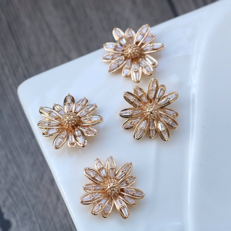 10pcs Daisy Flower CZ Pave Pendant Charm, sunflower zircon Charm Pendant, Diy Glass crystal Pave Charm, Jewelry Making Supplies