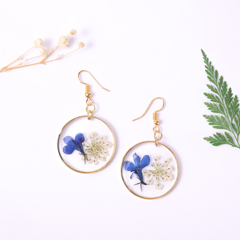 Babysbreath Flower Resin Earring,Round Resin Jewelry,Pressed flower Earring, Handmade Earring,Floral Gold Earring,Bridesmaid Gifts