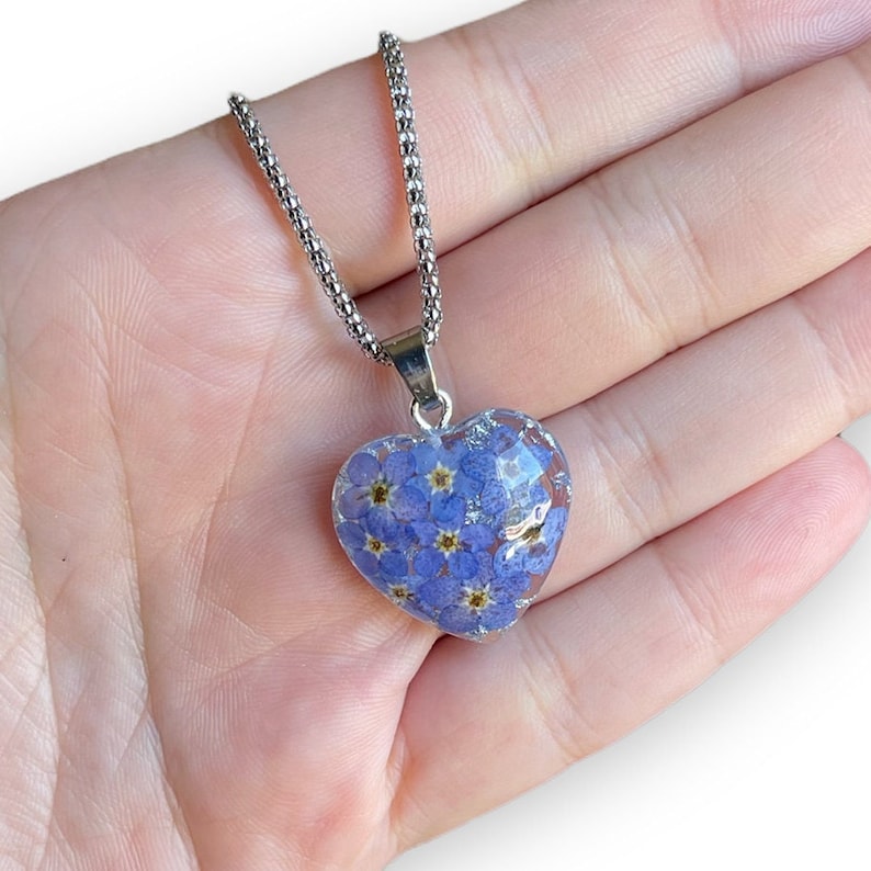 Resin heart necklace, Forget-me-me-not necklace, Rounded heart pendant, Valentine's Day necklace, Pressed flower necklace, Gifts for her