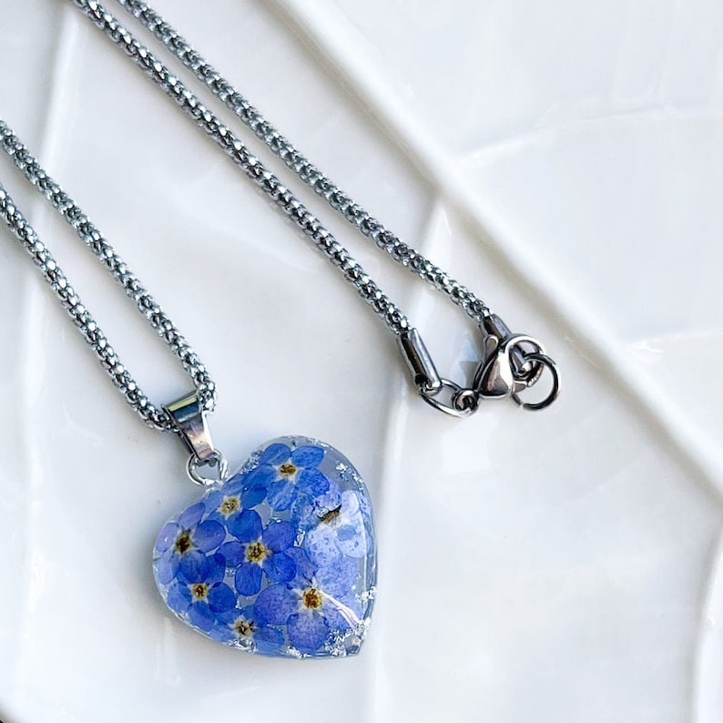 Resin heart necklace, Forget-me-me-not necklace, Rounded heart pendant, Valentine's Day necklace, Pressed flower necklace, Gifts for her