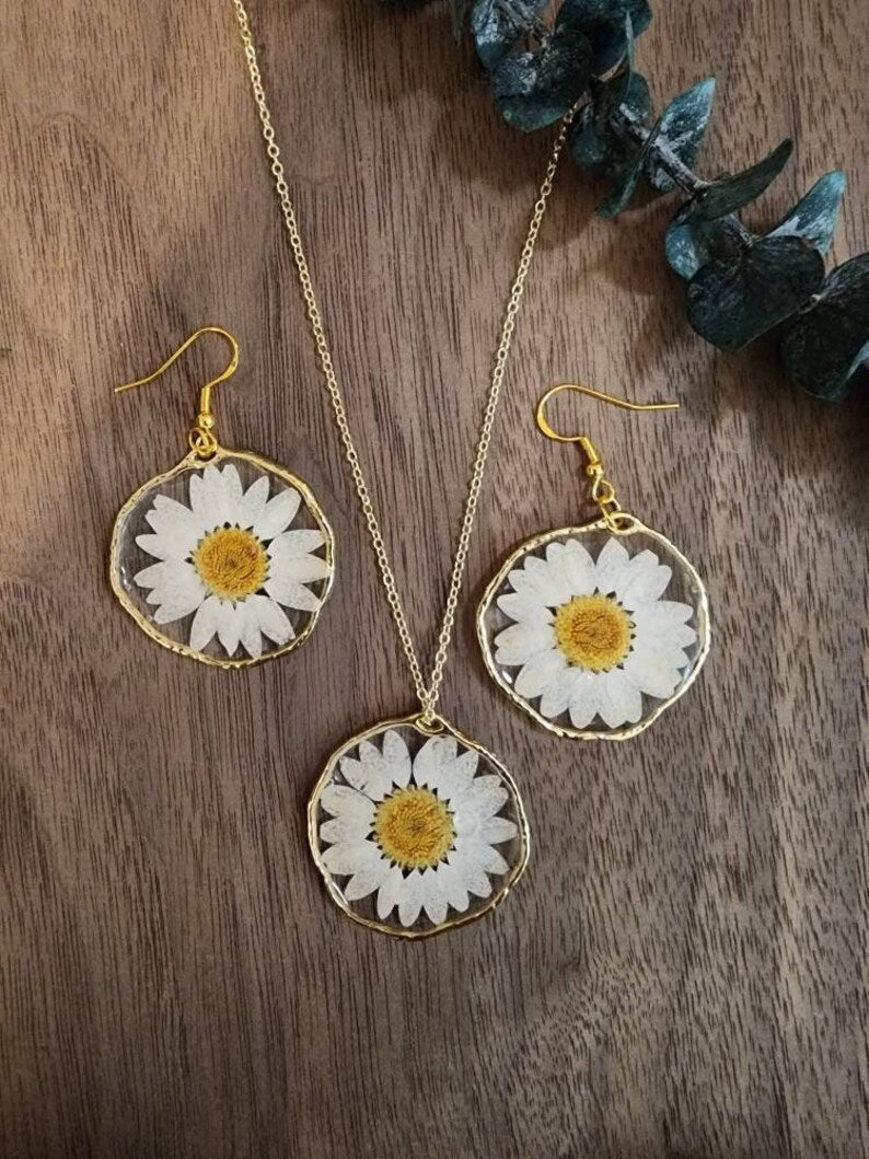 Daisy Necklace, Real Flower Necklace, Real Botanical Jewelry, Handmade Jewelry, Nature Jewelry, April Birth Flower, Gifts for Mom