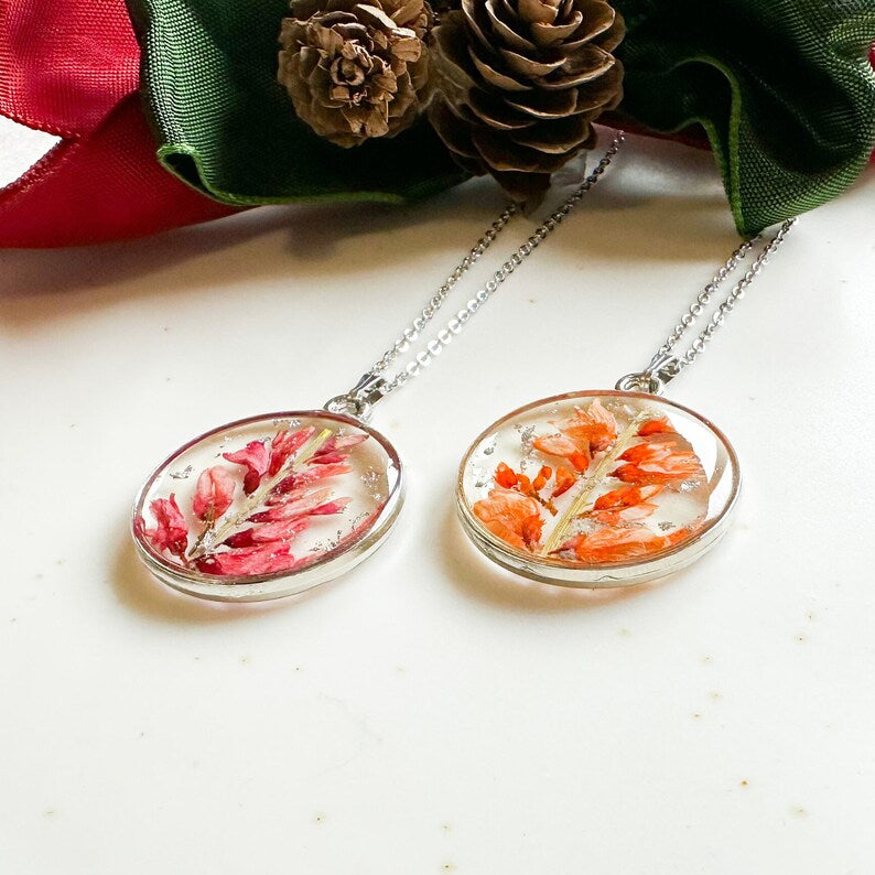 Resin flower necklace, Broom necklace, Botanical necklace, Pressed flower gifts, Nature lover gift, Nature inspired jewelry