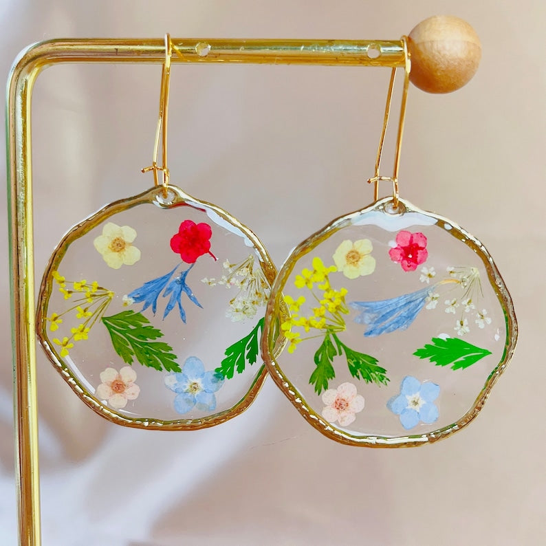 Dried flower handmade resin earrings, Pressed flower hoop earrings, Botanical earrings, Real flower earrings, Hypoallergenic earrings