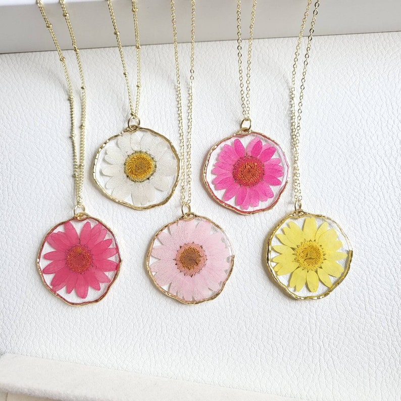 April Birth Flower Necklace, Pressed Flower Necklace, Dried Flower Jewelry, Flower Resin Jewelry, Handmade Gifts for Her