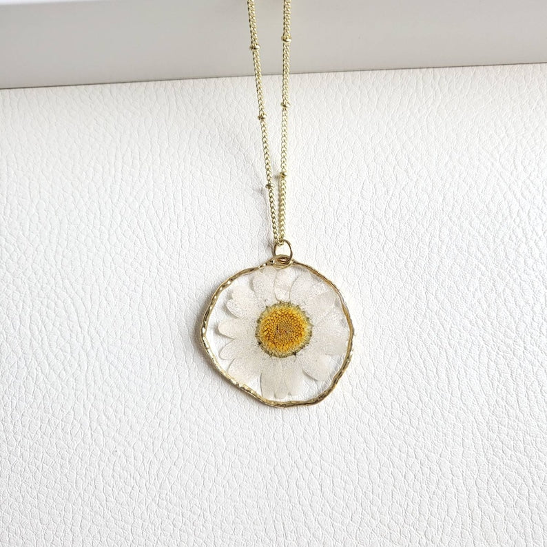 April Birth Flower Necklace, Pressed Flower Necklace, Dried Flower Jewelry, Flower Resin Jewelry, Handmade Gifts for Her