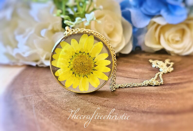 Daisy Necklace-Pressed Flower Jewelry-Flower Jewelry-Real Flower Necklace-Nature Jewelry-Botanical Jewelry-Spring Jewelry-April Birth Jewelr