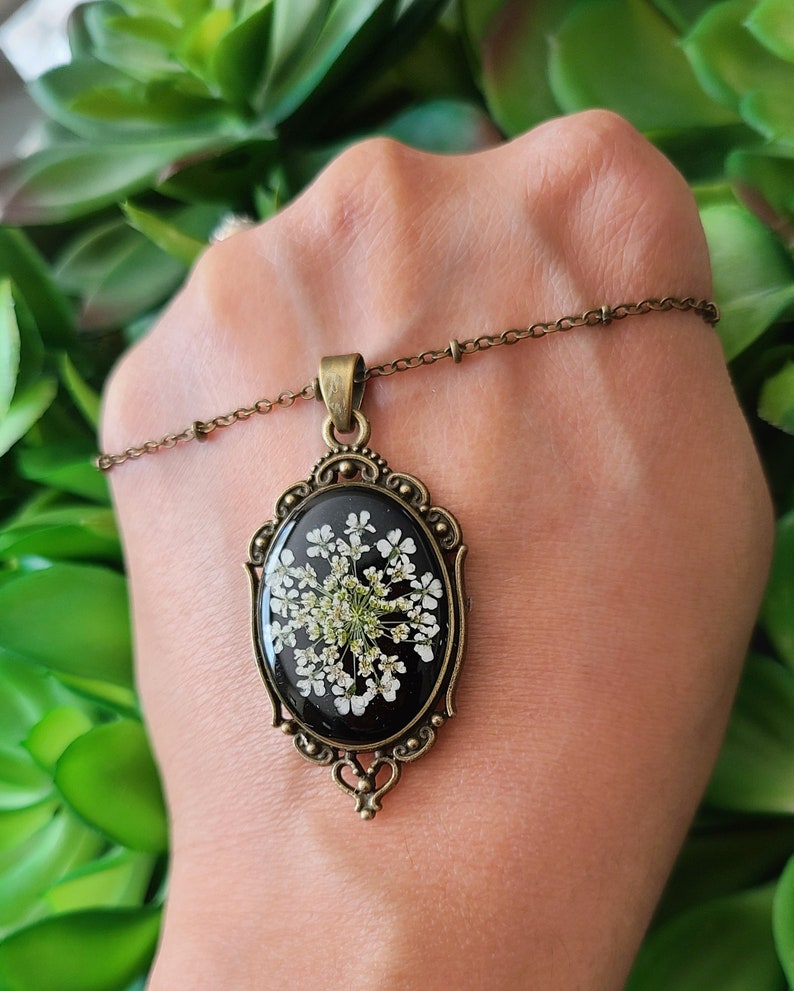 Queen Anne's Lace Necklace,Pressed Flower Jewelry,Real Flower Necklace,Nature Jewelry,Resin Flower Necklace,Gift for Her,Christmas gift