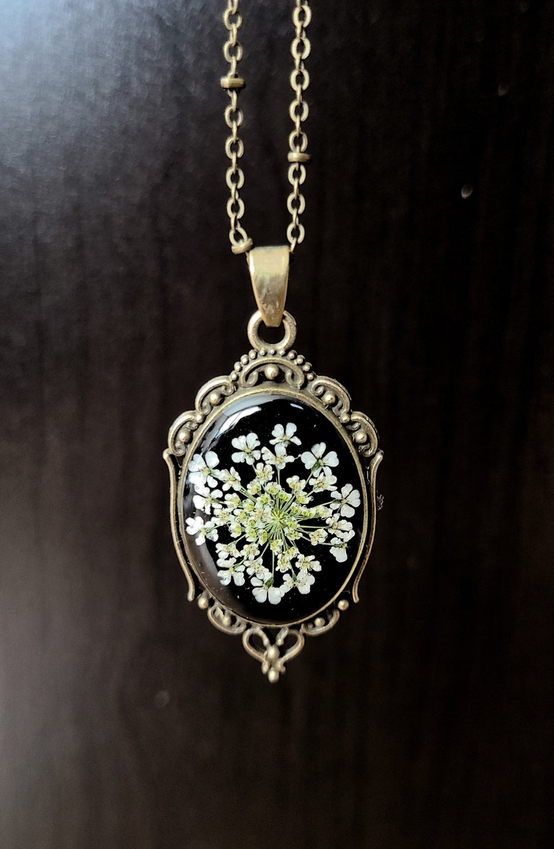 Queen Anne's Lace Necklace,Pressed Flower Jewelry,Real Flower Necklace,Nature Jewelry,Resin Flower Necklace,Gift for Her,Christmas gift