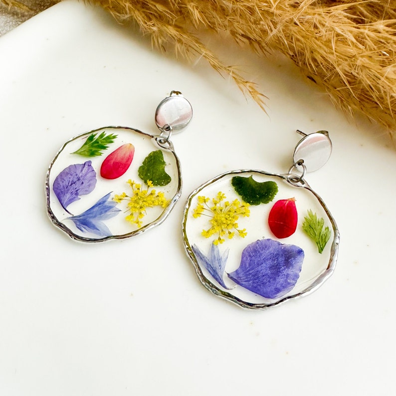 Plant earrings dangle, Handmade jewelry with real pressed flowers, Petals earrings, Resin flower earrings, Pressed flowers resin