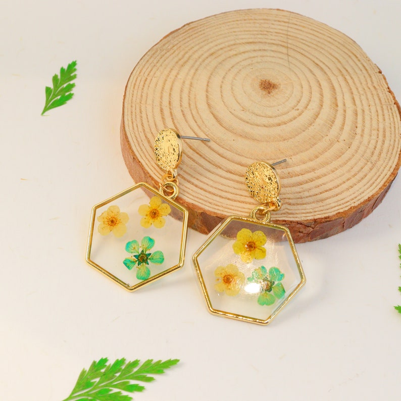 Hexagonal Earrings Gold Real flowers, Resin Dried Flowers Pressed, Dainty Drop Earrings, Gifts for Bridsmaid