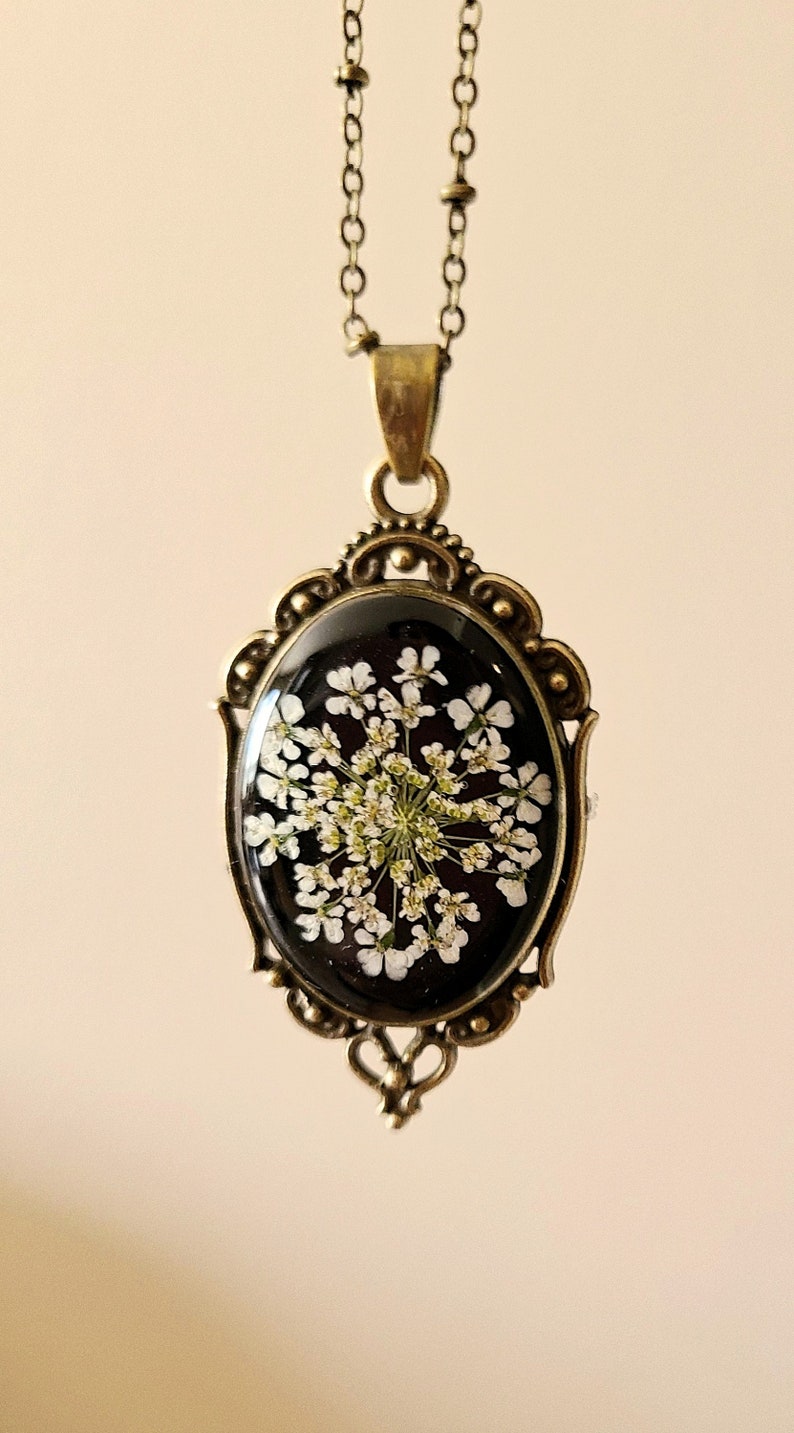 Queen Anne's Lace Necklace,Pressed Flower Jewelry,Real Flower Necklace,Nature Jewelry,Resin Flower Necklace,Gift for Her,Christmas gift