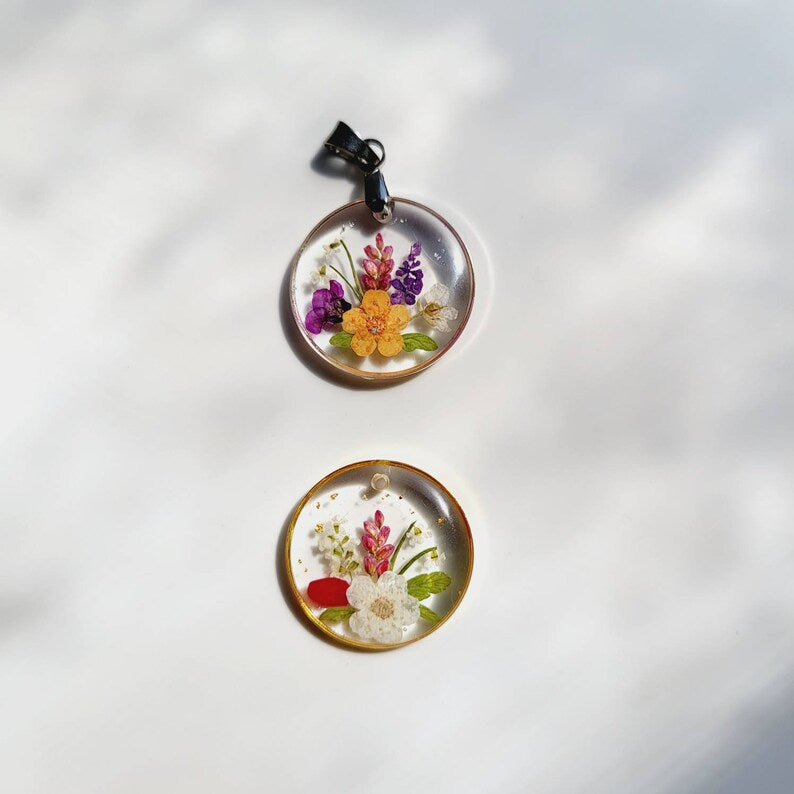 Random Flower bouquet necklace, Handmade Family Garden Real Flower Necklace, Pressed Resin Pendant Jewelry, grandma garden, mother day gift