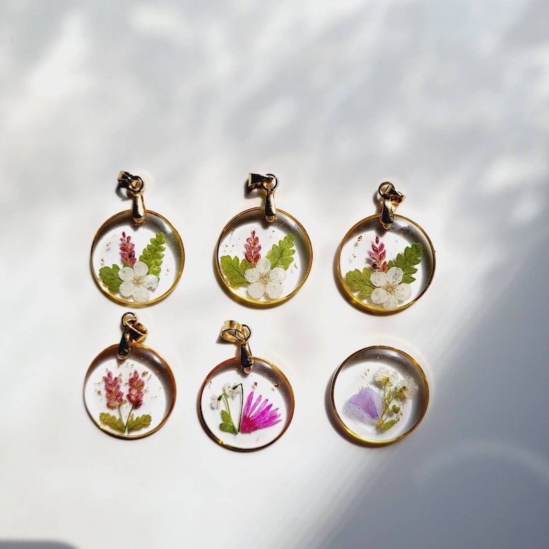 Random Flower bouquet necklace, Handmade Family Garden Real Flower Necklace, Pressed Resin Pendant Jewelry, grandma garden, mother day gift