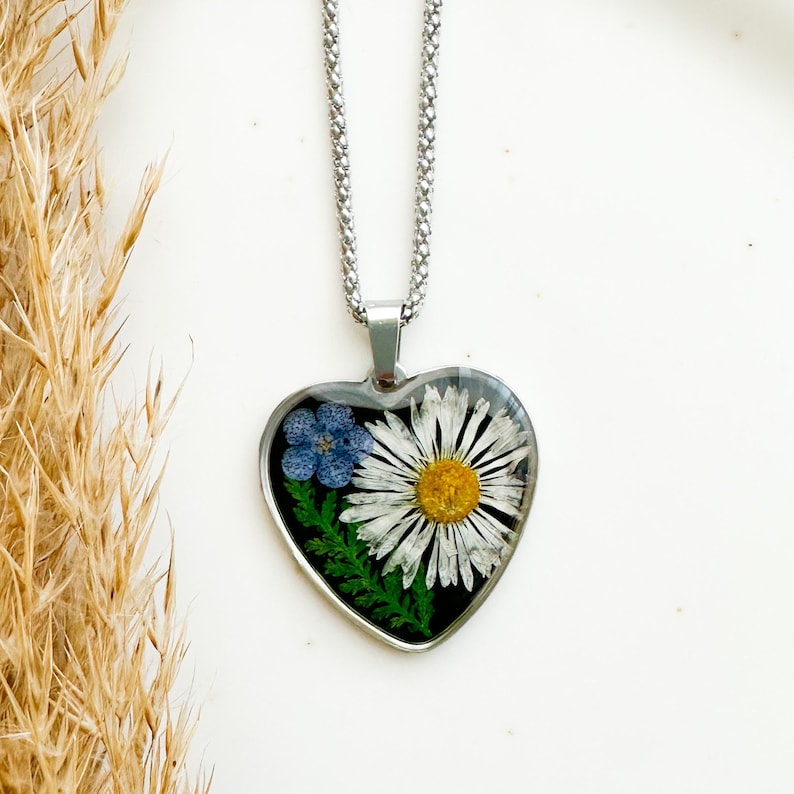 April birth month flower necklace, Daisy and forget me not pressed flowers necklace, Heart resin pendant, Unique birthday gift for her