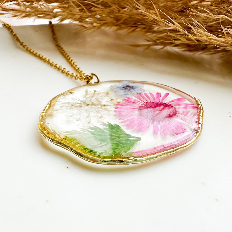 Pressed wildflowers necklace, Resin dried flower pendant, Multi flower necklace, Daisy and forget me not necklace, Resin jewelry flower