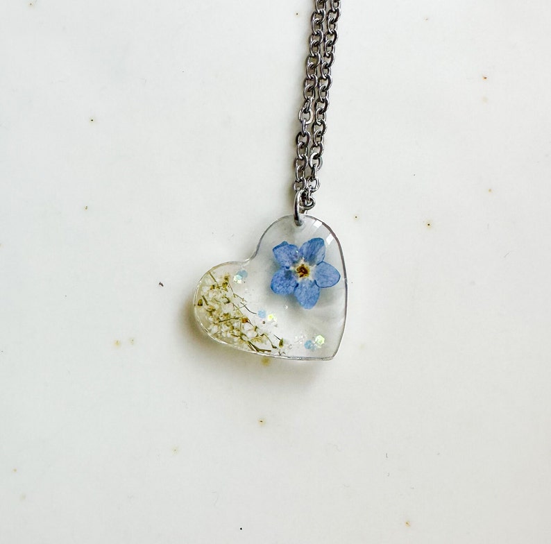 Dainty heart resin necklace with real pressed flowers, Forget Me Not and Queen Anne lace jewelry, Plant lady gift, Miscarriage necklace