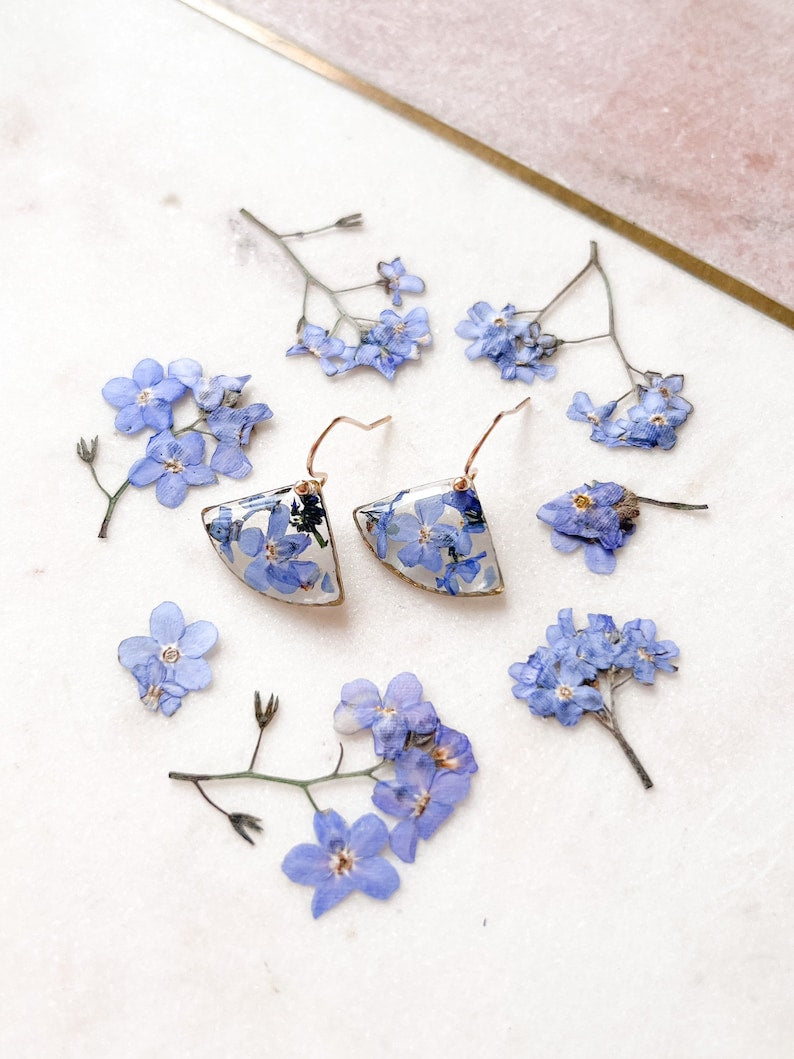 Pressed flower forget-me-not earrings / botanical jewellery / bridesmaid / dainty