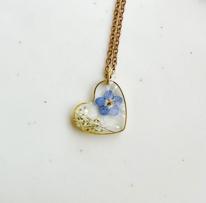 Dainty heart resin necklace with real pressed flowers, Forget Me Not and Queen Anne lace jewelry, Plant lady gift, Miscarriage necklace