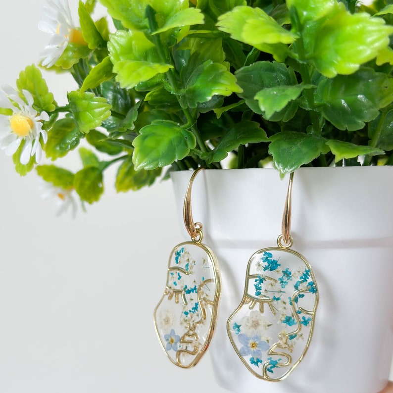 Abstract Face Earrings, Foget me not Real Flower Resin Earrings, Pressed Flower Earrings, Dired Flower Bohemian Jewelry, Mother's Day Gift