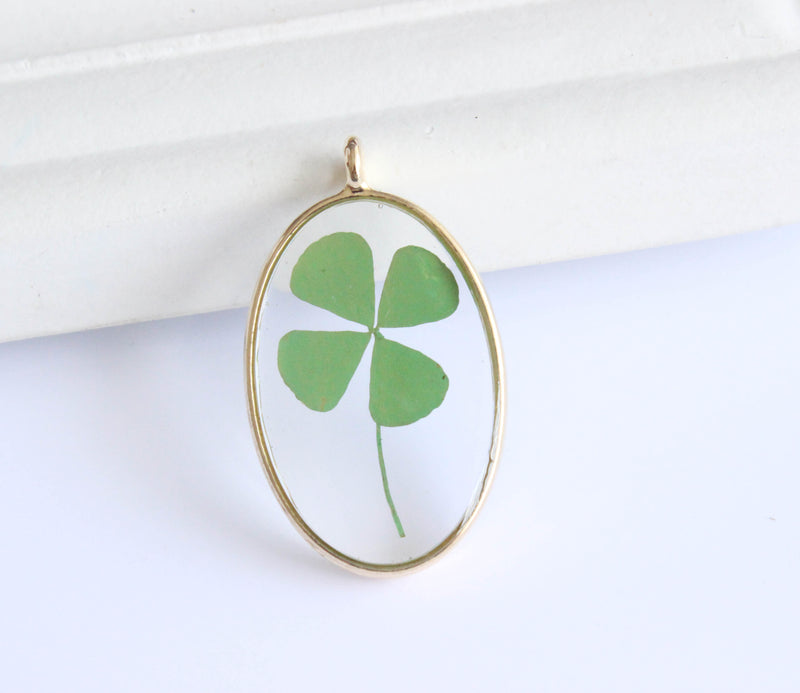 1pcs  Handmade Resin Clover pressed flower pendant necklace