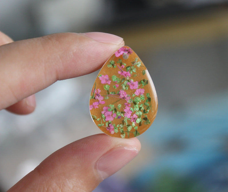 2pcs Handmade Resin 18x25mm Resin pressed flower pendant