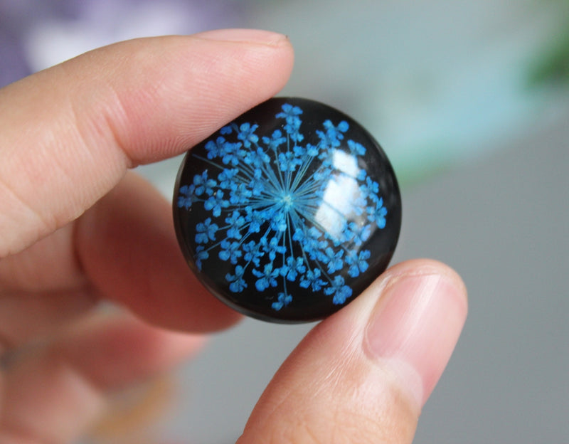 2pcs Handmade Resin 25mm Resin Cabochons,blue real Pressed flower necklace Pendant jewelry