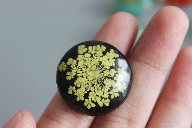 2pcs Handmade Resin 25mm Resin Cabochons,real Pressed flower Pendant jewelry necklace