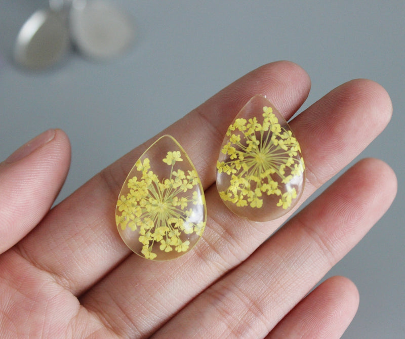 2pcs Resin 18x25mm Cabochons, yellow lace Pressed flower necklace Pendant jewelry